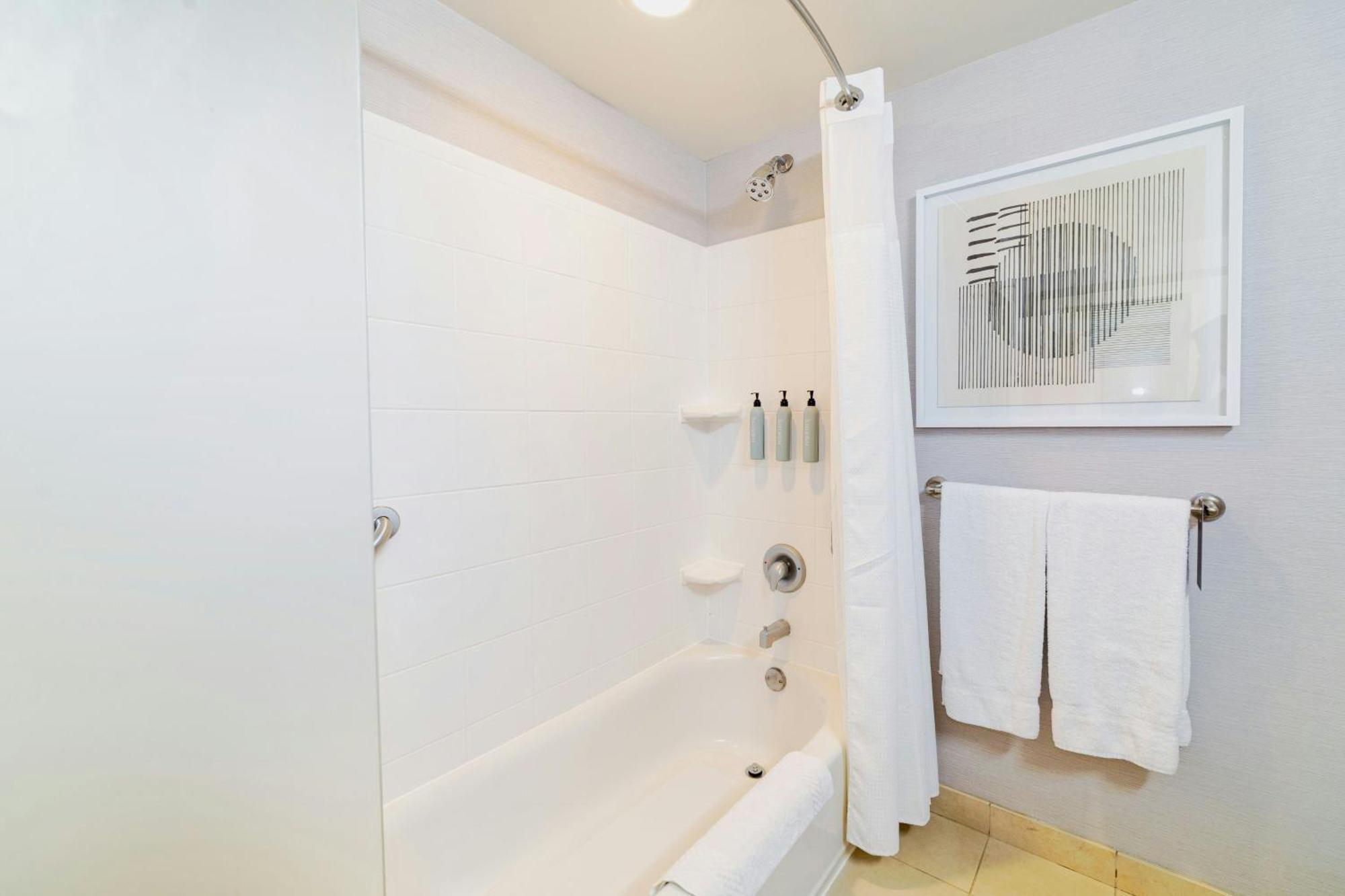 Courtyard North/d'iberville Hotel 3*